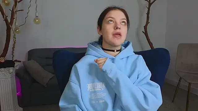 DeliaEffy online show from March 24, 1:27 pm