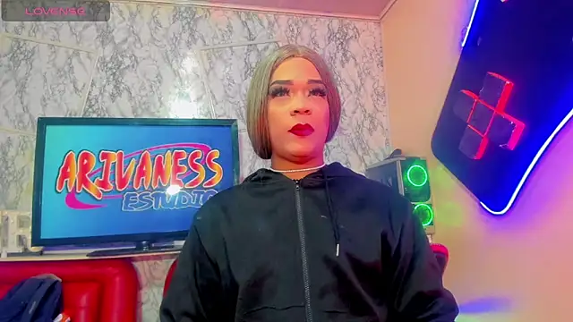 cristal villael  online show from March 4, 11:17 am