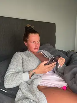 jadey19x online show from April 25, 5:10 pm