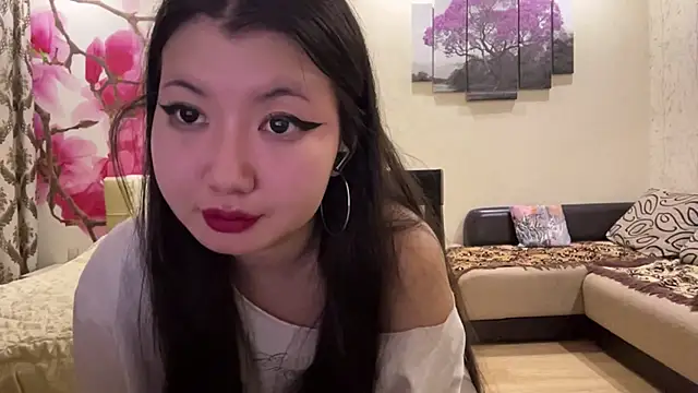 MaeRaads online show from April 2, 7:22 pm