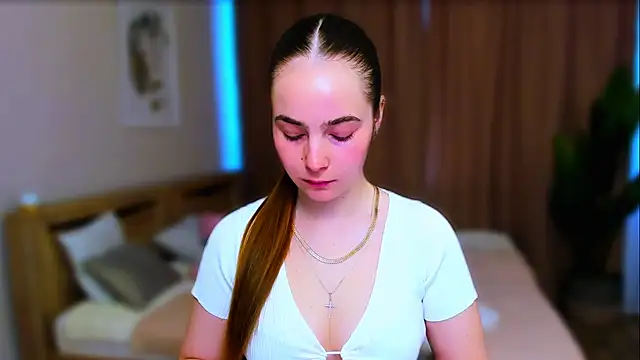 Maddy Wood  online show from April 5, 11:20 am