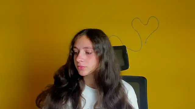 KissMeJulia online show from August 9, 11:25 am