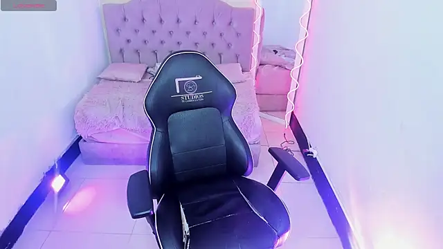 ZAAFIRA TAY online show from March 31, 12:05 pm