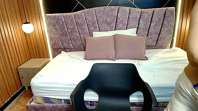 MoriahStorm online show from February 28, 1:32 pm