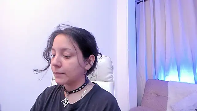 Chloe Noire online show from April 7, 12:40 pm