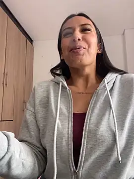 Tifqueen online show from March 5, 7:53 pm