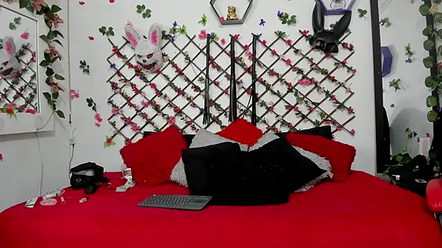 secret-ofgirls online show from February 24, 1:32 pm