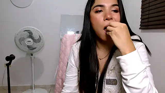 MiaDiamontLatin online show from March 19, 5:56 am