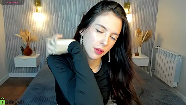 elise robbie online show from April 4, 9:08 am