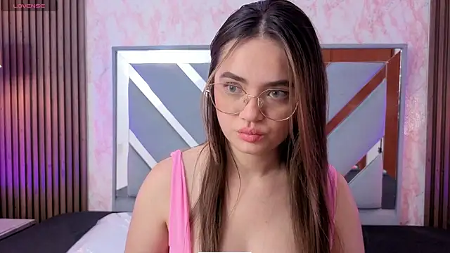 LittleeSara18 online show from March 7, 11:28 am