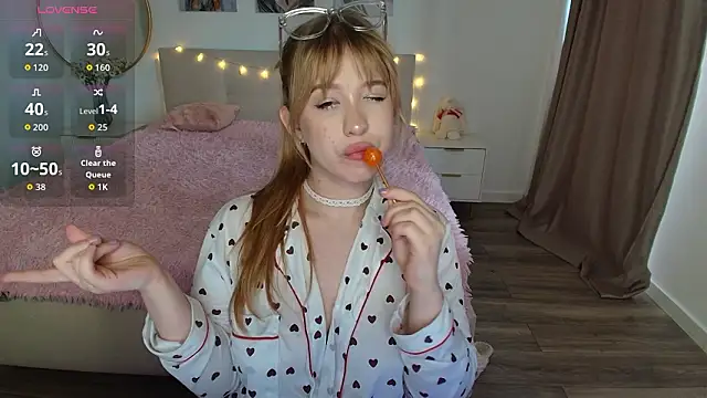 linaloon online show from March 13, 9:10 am