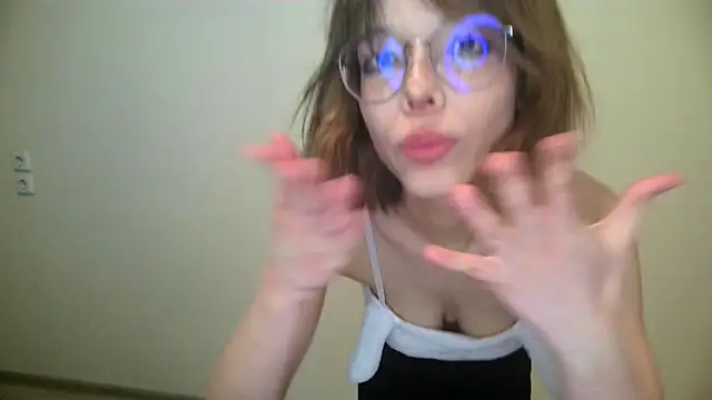 Kate Mooss online show from February 22, 4:30 pm