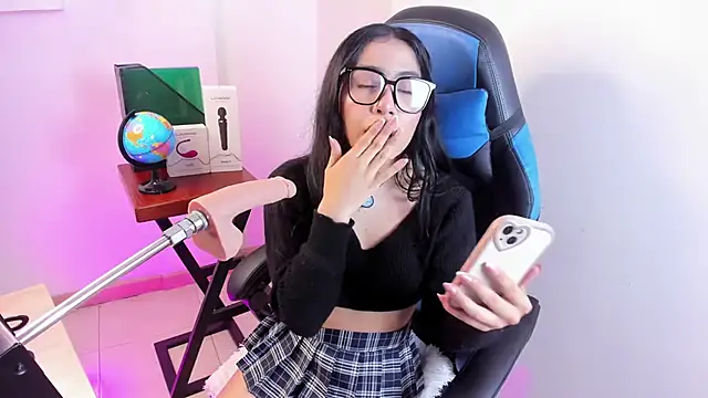 Valecute  online show from April 9, 8:25 pm