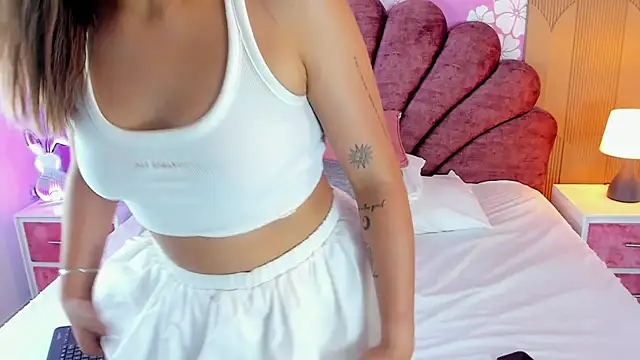 Sara colyn online show from April 10, 11:00 pm