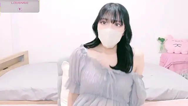 natsuka-chan online show from April 11, 8:40 am