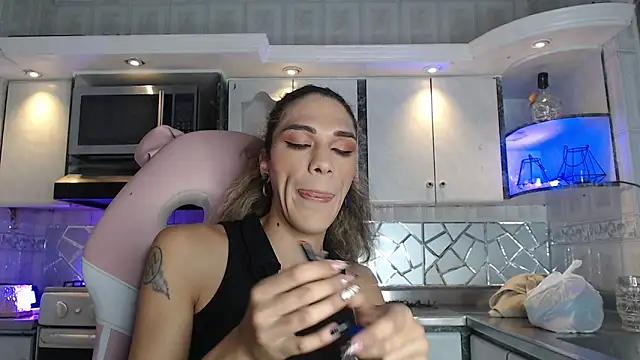 CrisOzzz online show from March 20, 6:13 pm