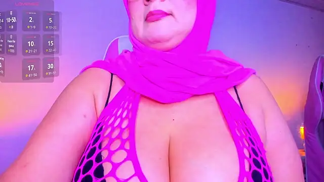 HijabiMilff online show from April 14, 3:01 pm