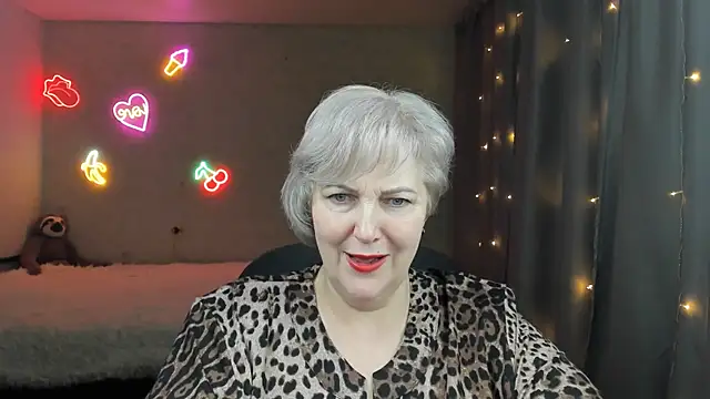 Mary-Leee online show from March 25, 5:27 pm