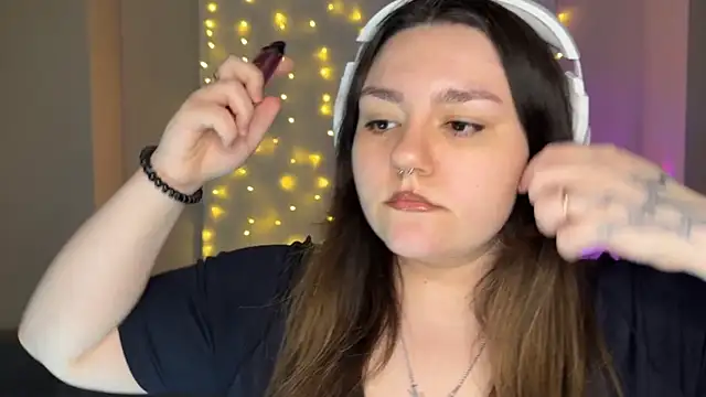 RiotKitten1 online show from February 28, 2:33 am