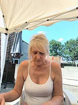 Heidiblueeyes online show from July 16, 12:10 pm