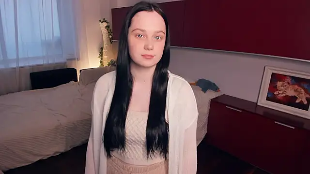 LynnaNull online show from March 2, 1:40 pm