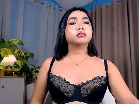 hoellygia online show from February 23, 10:26 am