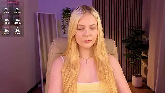 Elle Funning online show from March 3, 8:42 am