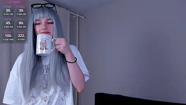 kira montelle online show from April 6, 6:53 pm