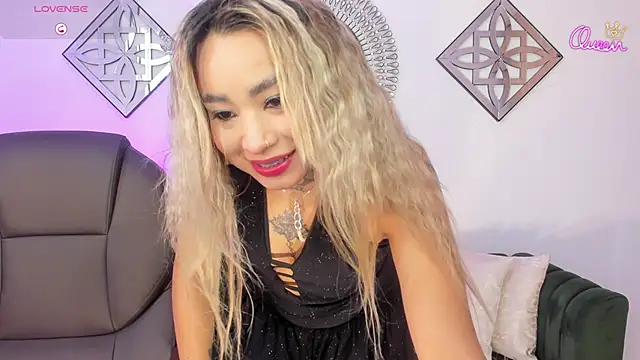 mystic nova  online show from April 3, 11:30 am