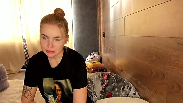 AmmyLuu online show from March 20, 1:27 pm