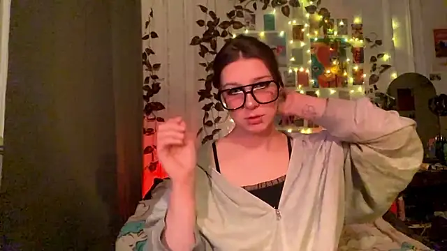 moonvampiq online show from February 24, 8:29 pm