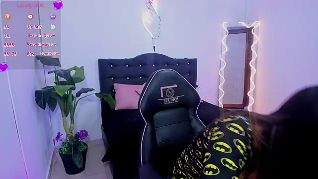 LINDSAY TAY online show from March 6, 3:34 am