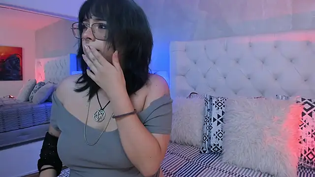 Ivi jones  online show from April 2, 8:17 pm