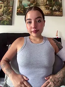 sarah and taylor online show from March 20, 5:40 pm