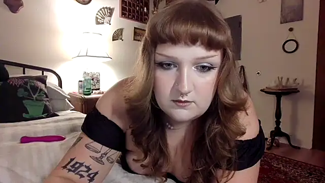 Playfulxcutie online show from May 28, 6:28 pm
