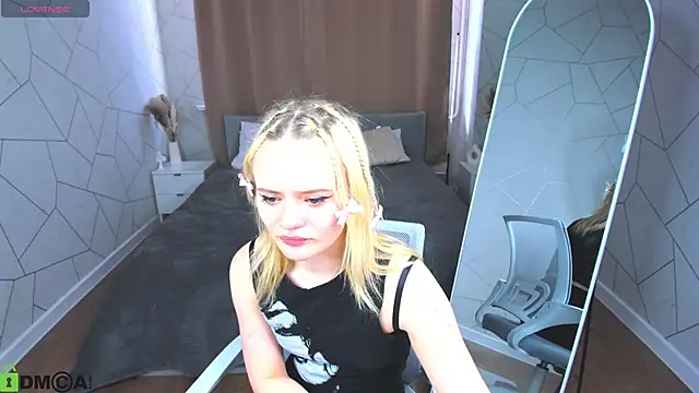 Tessa Ashe online show from April 15, 9:43 am
