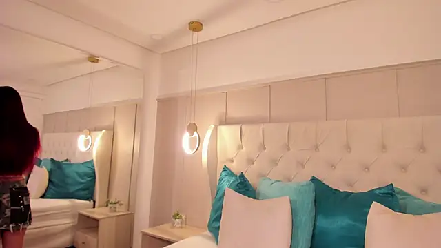 raquel mooon online show from April 10, 4:57 pm