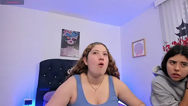 valeria and zoe online show from March 25, 5:49 pm