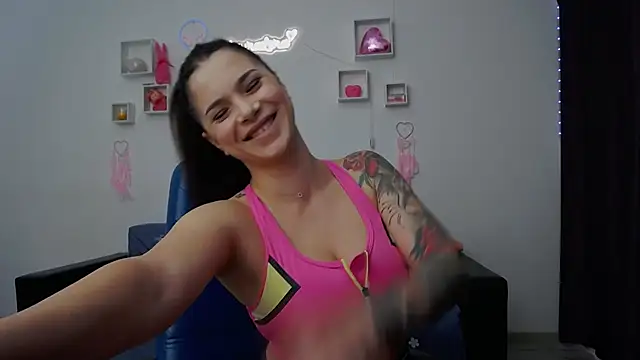 LauraLora3 online show from April 7, 9:11 am