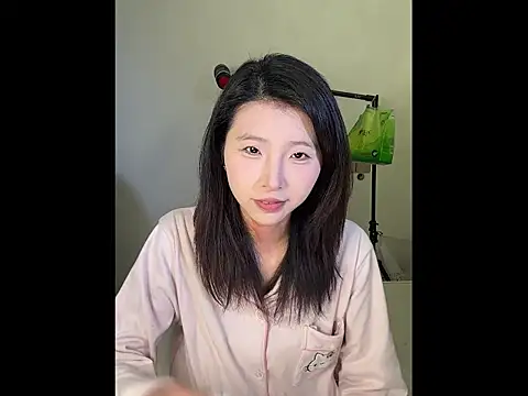 Y--F--LOVE online show from March 25, 4:21 pm