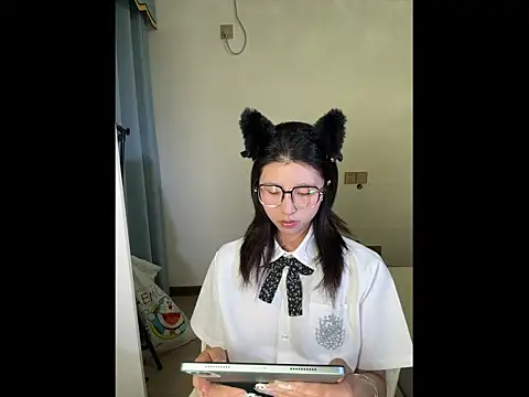 Y--F--LOVE online show from April 3, 2:48 pm