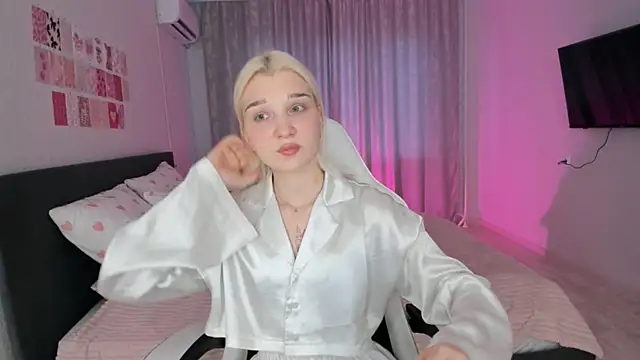 Lara Blue online show from March 10, 4:05 am