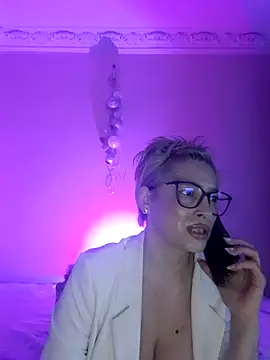 LunaBlaise online show from April 10, 4:46 pm