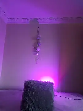 LunaBlaise online show from March 31, 9:09 am