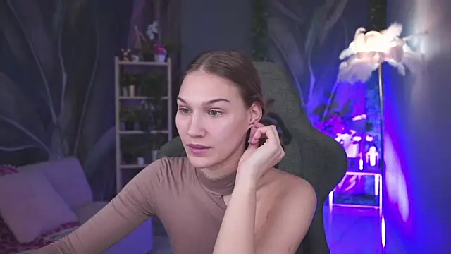 Sweet Emilya online show from April 14, 6:13 am