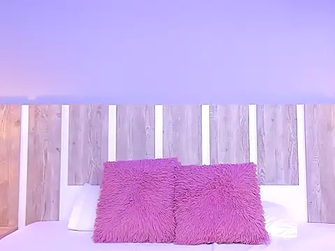 EmilySearss online show from March 7, 9:00 pm