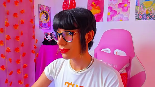 Madeline 21 online show from April 13, 12:50 pm