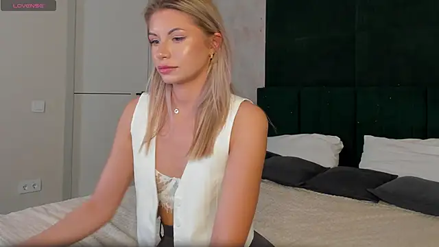 Sidny Beth online show from May 2, 8:17 am
