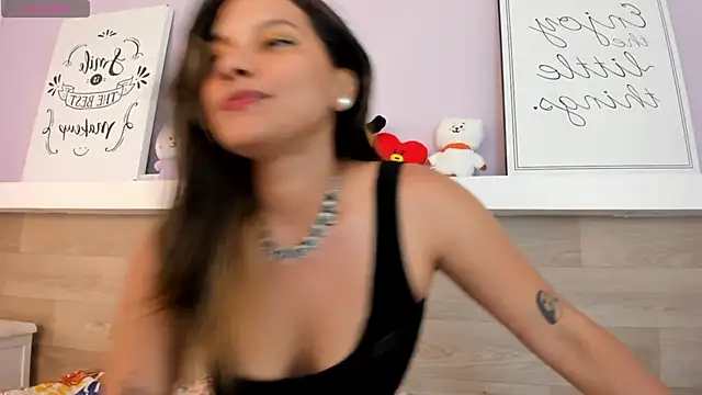 EmmaSanchez  online show from April 27, 8:17 pm