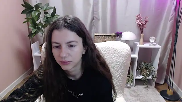 MistyBree online show from April 10, 8:09 am